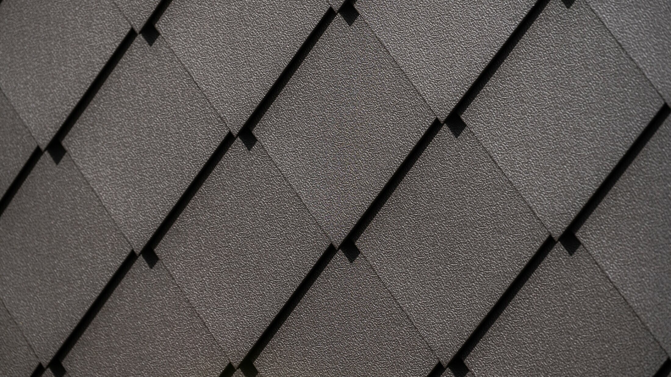 PREFA veggrombe 29 × 29 i nøttebrun, nærbilde stucco-overflate