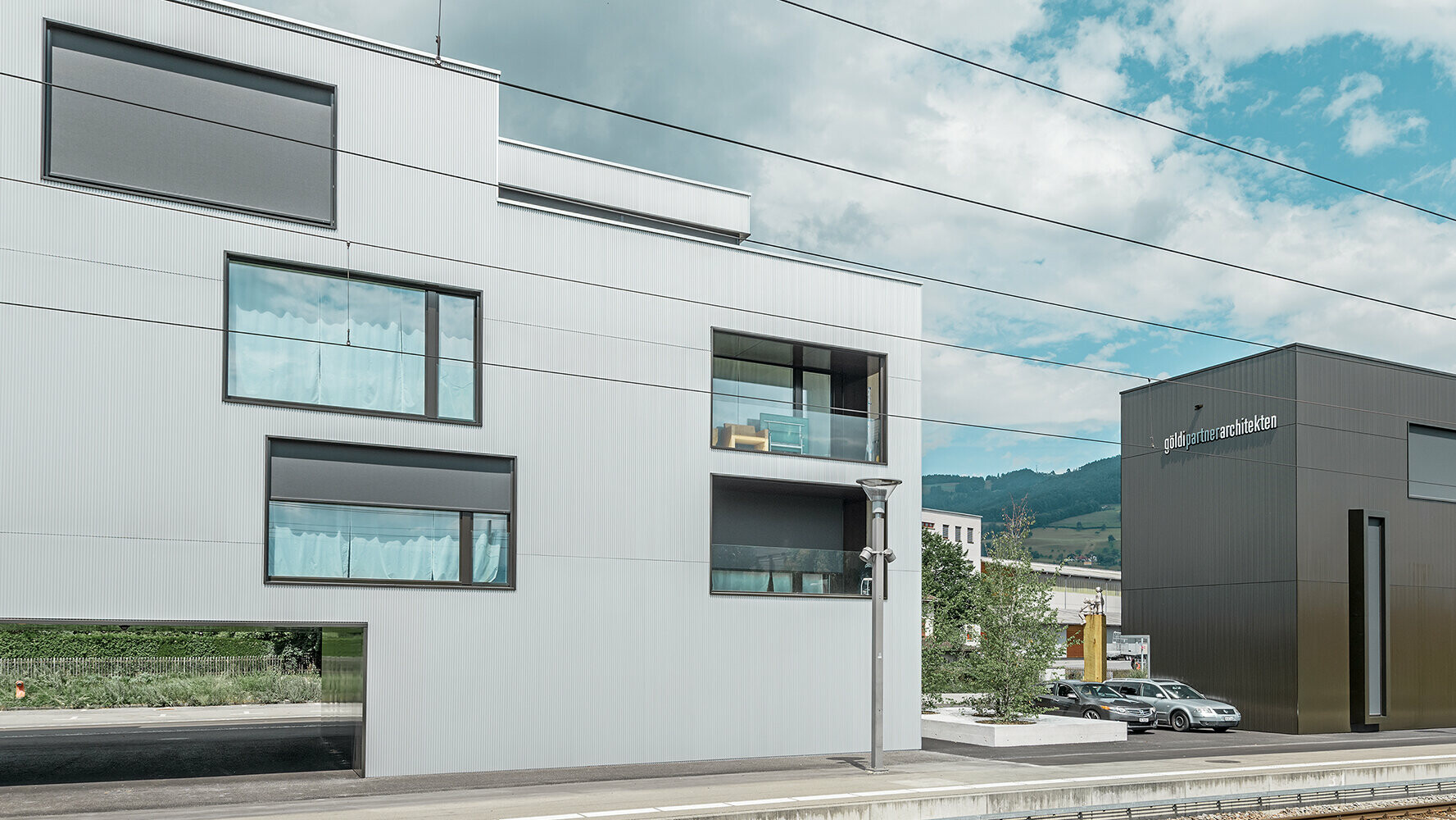 Bolig- og kontorbygg med PREFA Sikksakk