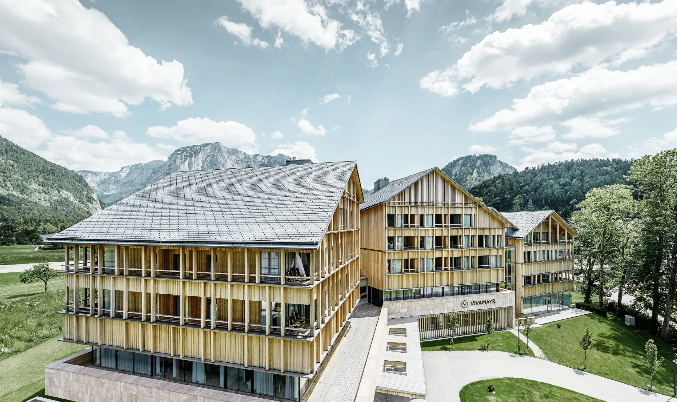 Hotel Vivamayr i Altaussee med trefasade og PREFA-shingeltak