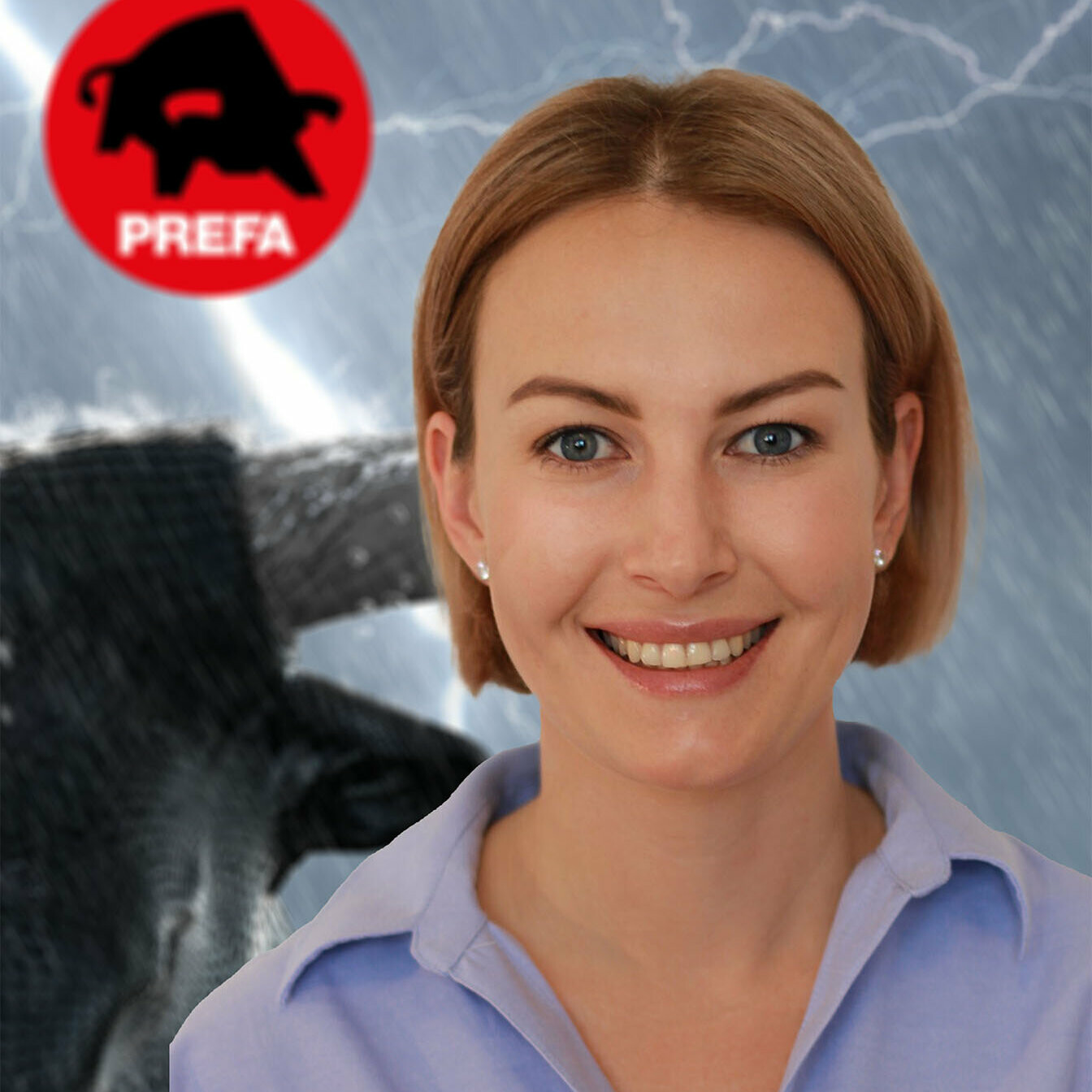 Auf dem Bild sieht man die aktuelle Verantwortliche für die Marketingaktivitäten der Exportländer BeNeLux und die skandinavischen Regionen, Maryna Ivanova, in blauem Oberteil vor einem Hintergrund mit Stier im Gewitter und dem PREFA-Logo in der linken oberen Bildecke.