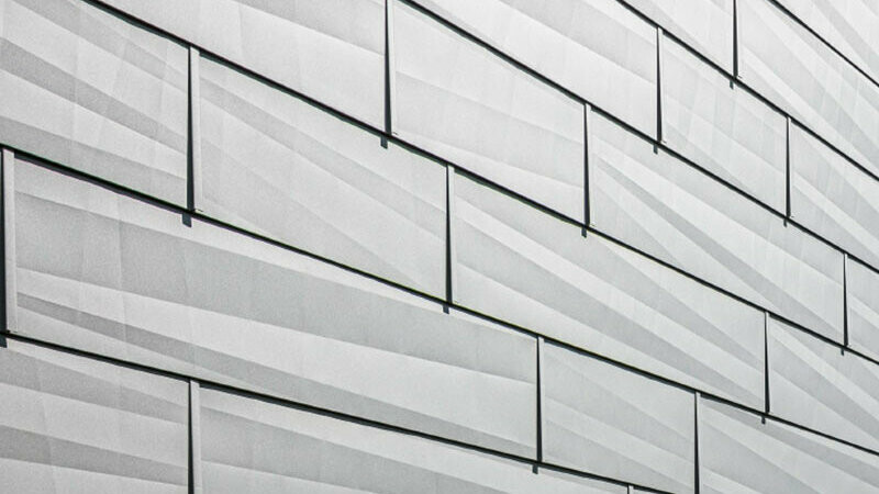 Fasadepanel FX.12 med karakteristiske kantingen, P.10 lys grå