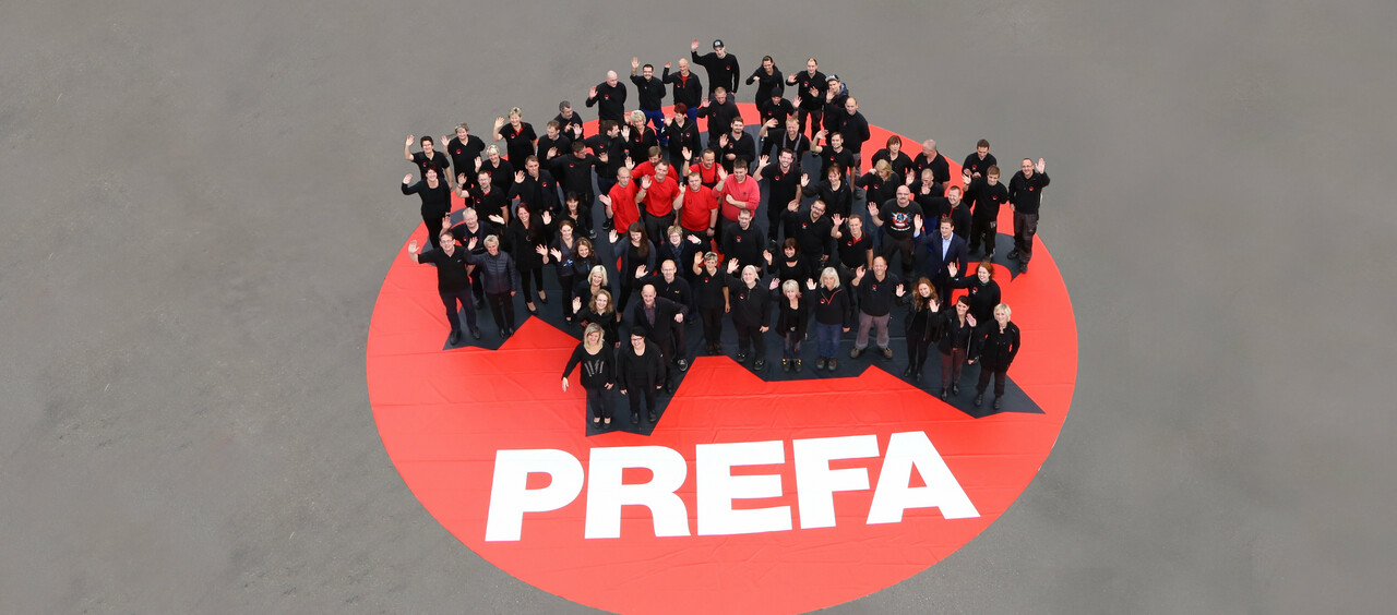 Bilde av vinkende kontaktperson fra PREFA.