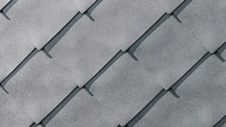 Detaljvisning av PREFA aluminium veggrombe 44 × 44 i P.10 steingrå