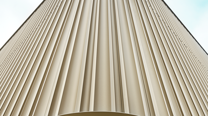 Nærbilde av ÖBB verkstedhallen i Purkersdorf med individualprofil