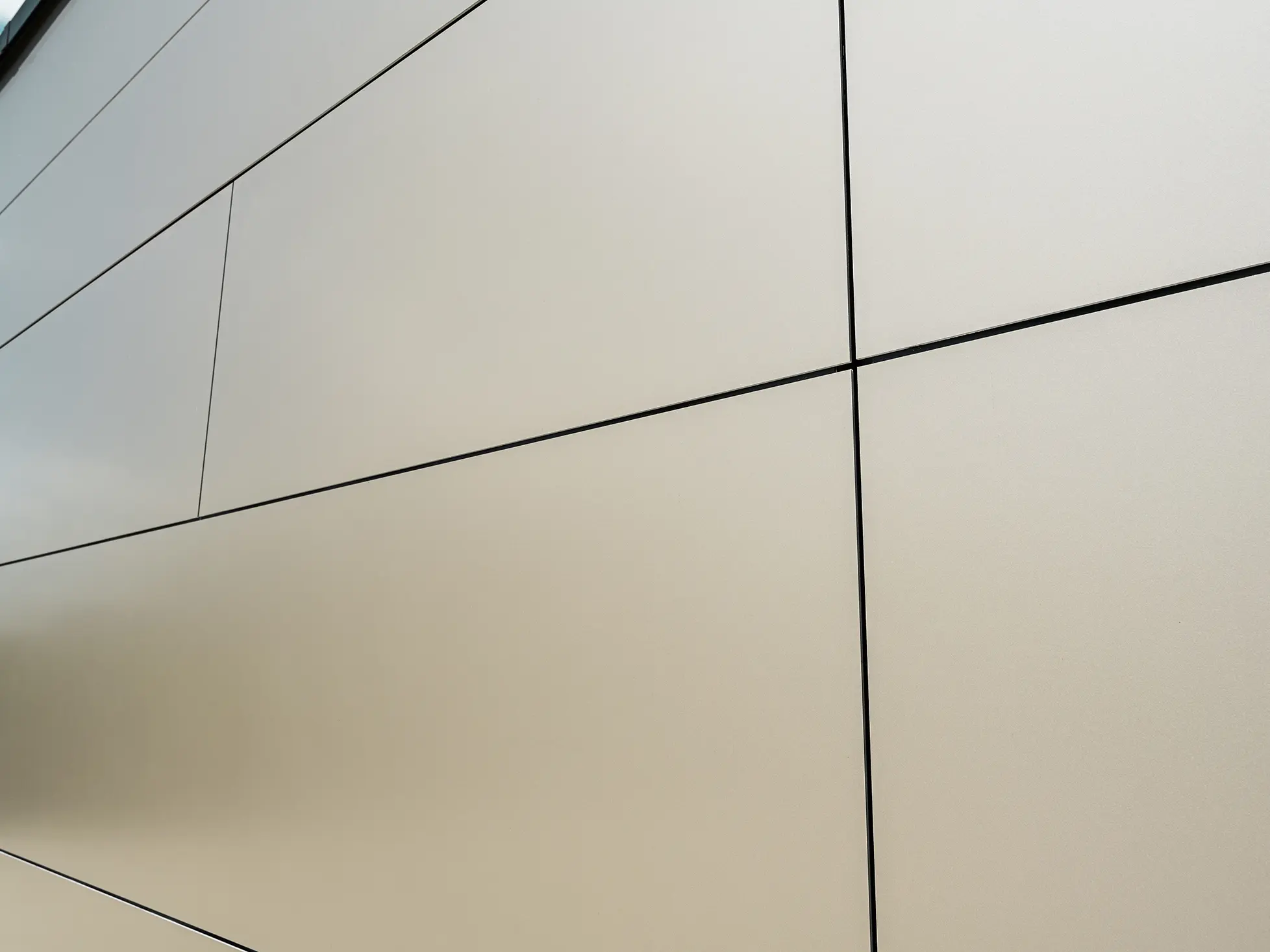 PREFABOND aluminiumskomposittplate med bronsefuger