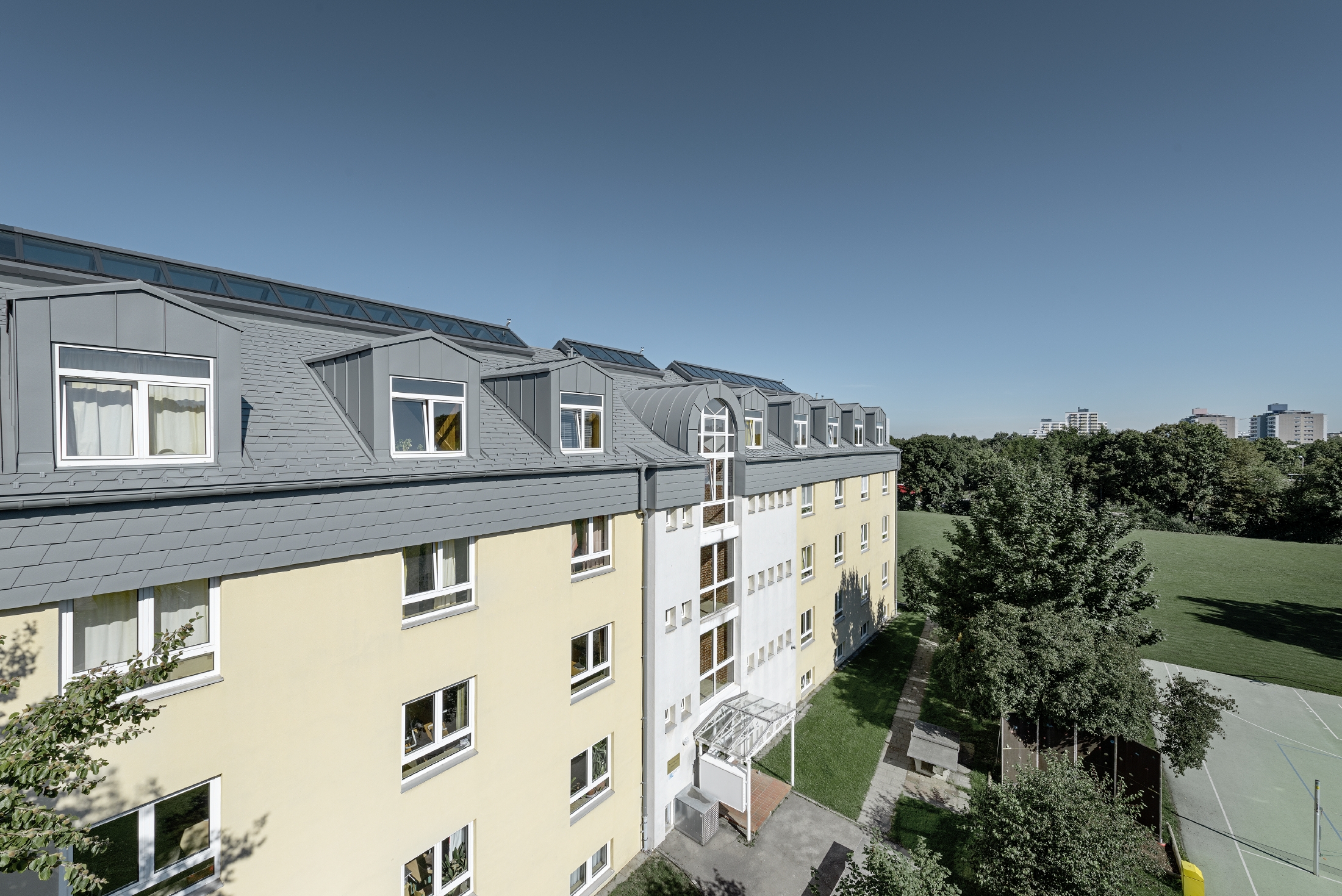 Referenzobjekte PREFA Taksystemer Takshingel 07 P.10 lys grå